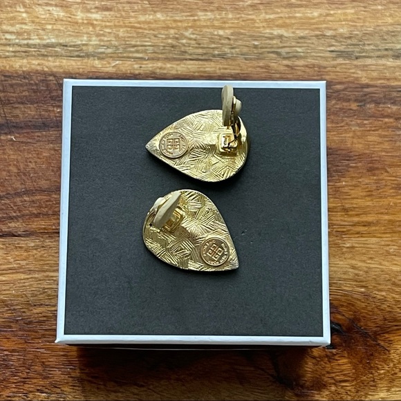 Vintage Givenchy Gold Plated Leaf Clip on Earrings. - Picture 4 of 10